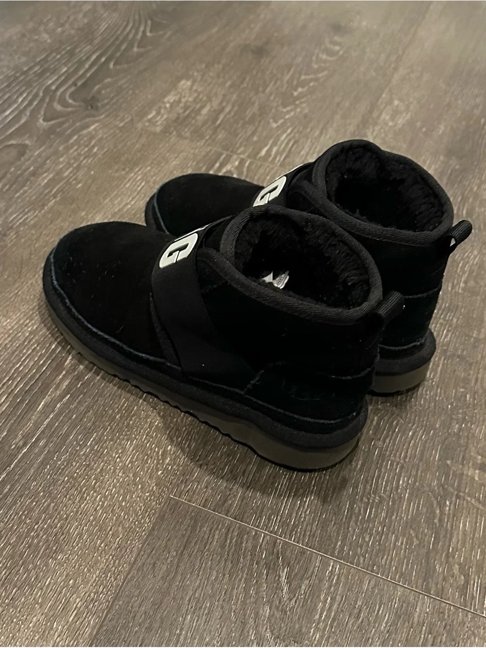UGG Black Label Interior Size Tag Detail kids size 2